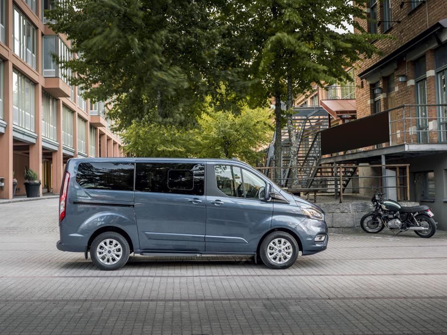  Ford Tourneo Custom PHEV 2019 года  (WW) (фото 23 из 39)